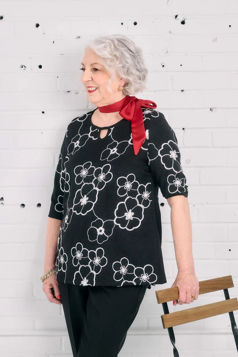 1RT352-2D119-Adaptive blouse, lovely keyhole detail, 3/4 sleeves