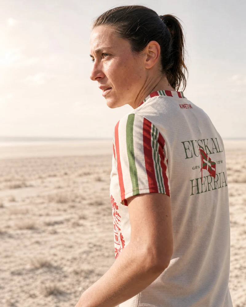 FALKON WOMEN PAYS BASQUE LANDSCAPE