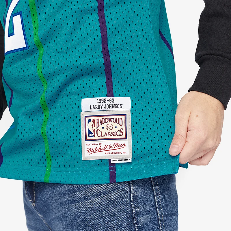 Mitchell & Ness NBA Larry Johnson Charlotte Hornets Swingman Jersey