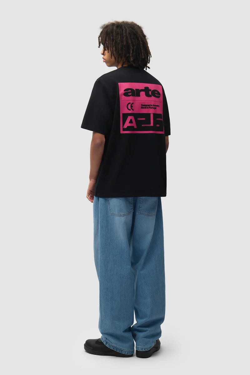 T-shirt « Pink Serial » - Noir