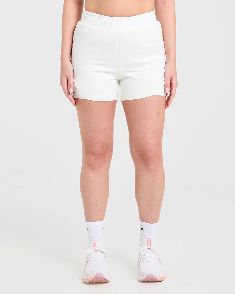 Run Ruched Shorts - Blanc