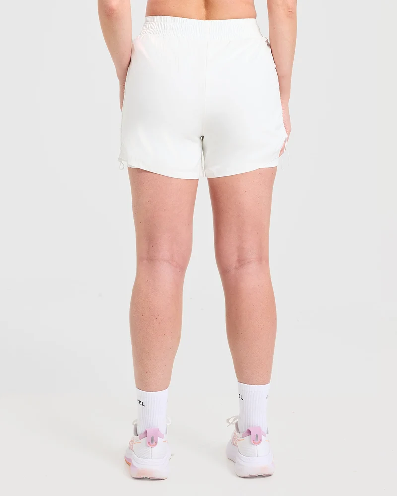 Run Ruched Shorts - Blanc