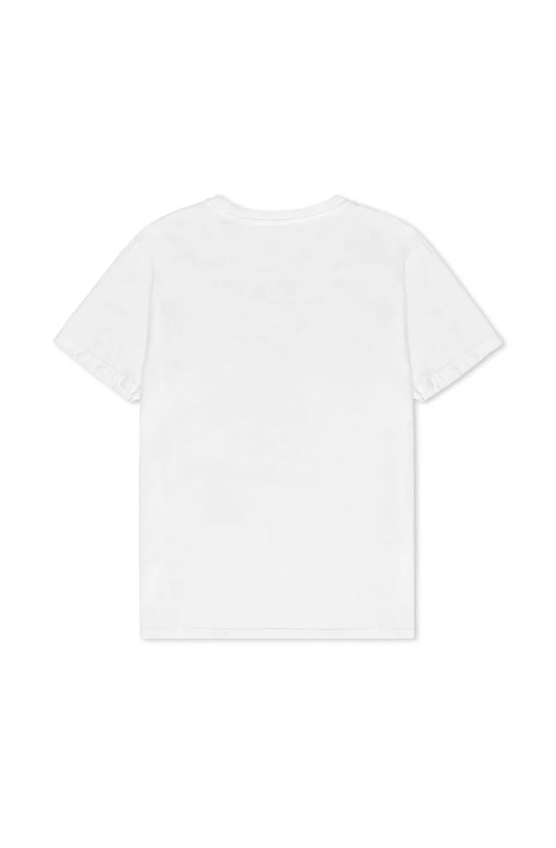 T-shirt blanc lavé sous ses yeux