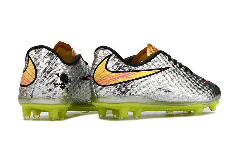 Crampons Hypervenom élite