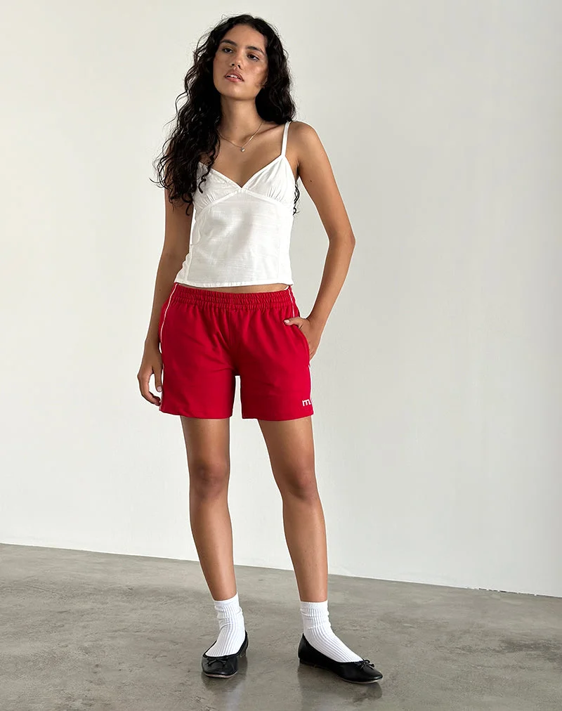 Short Thera en rouge tango avec passepoil blanc cassé et emblème M
