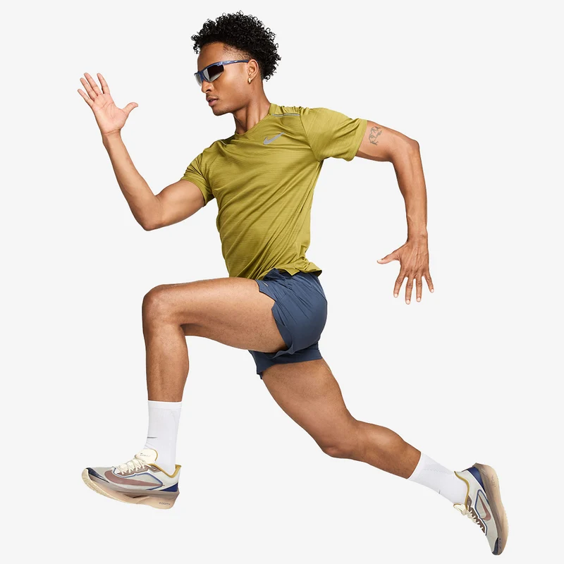 Short Nike Dri-FIT Stride 18 cm Slip Intégré