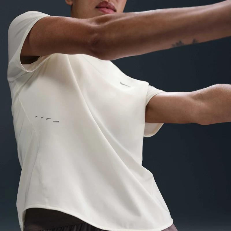Nike Haut de running à manches courtes Dri