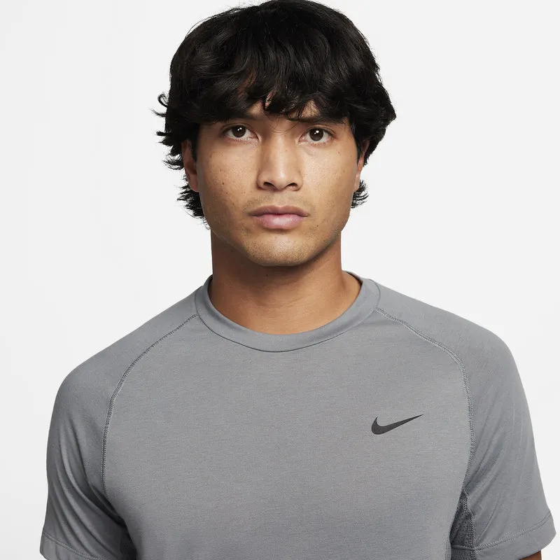 Nike Haut de fitness à manches courtes Dri