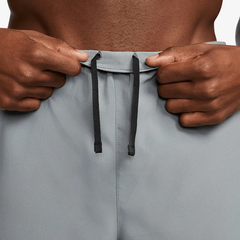 Short 2-en-1 Nike Dri-FIT Challenger 18 cm