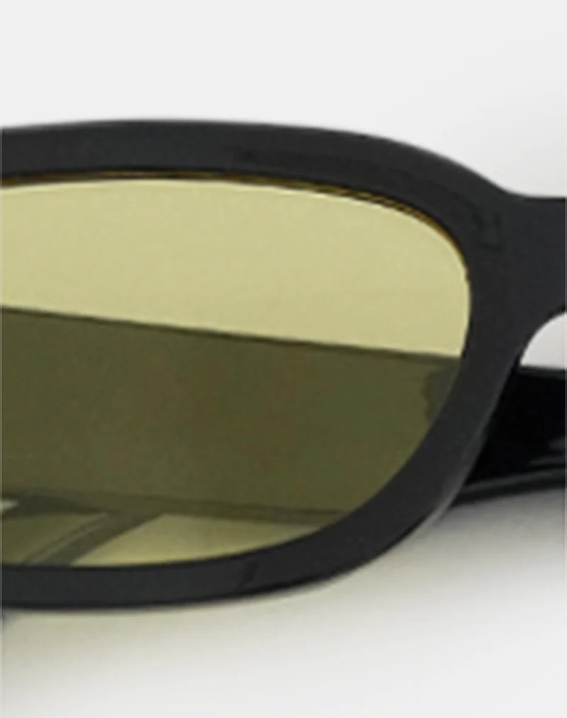 Lunettes de soleil Rustina en noir avec verres jaunes
